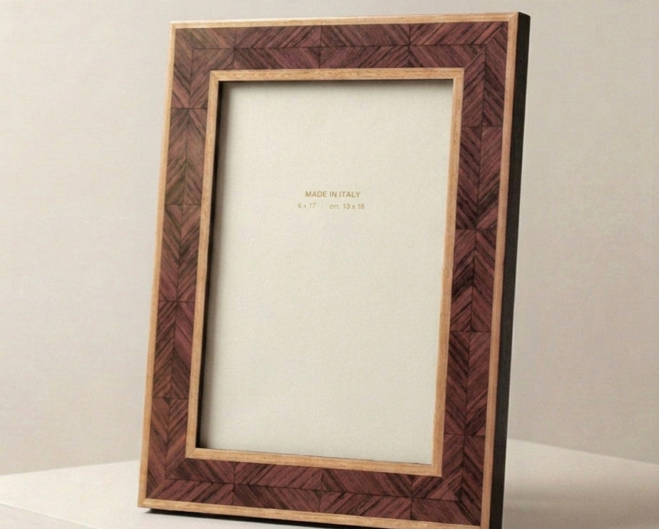 Handmade Italian walnut photo frame – landscape