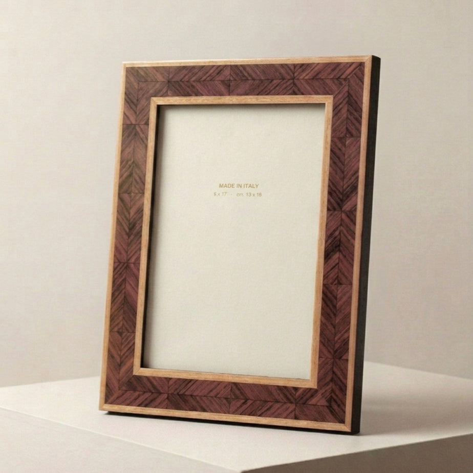 Handmade Italian walnut photo frame – landscape
