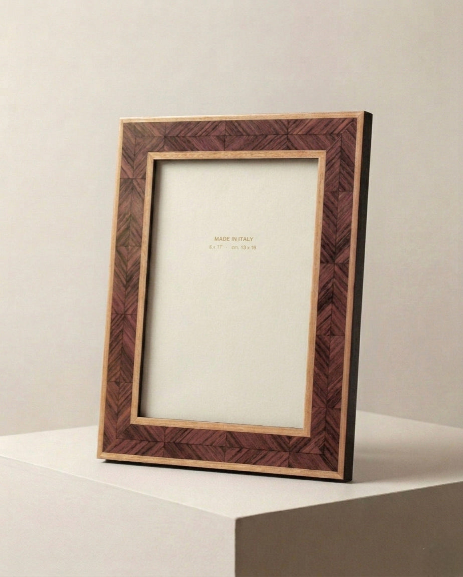 Handmade Italian walnut photo frame – landscape