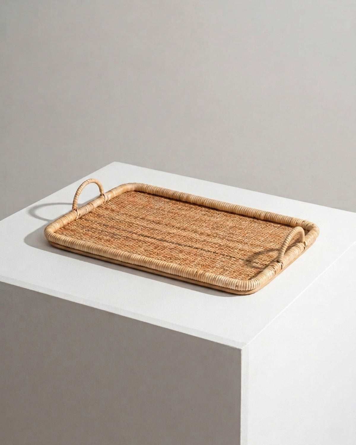 Alondra handwoven rattan tray with rounded handles – Anboise