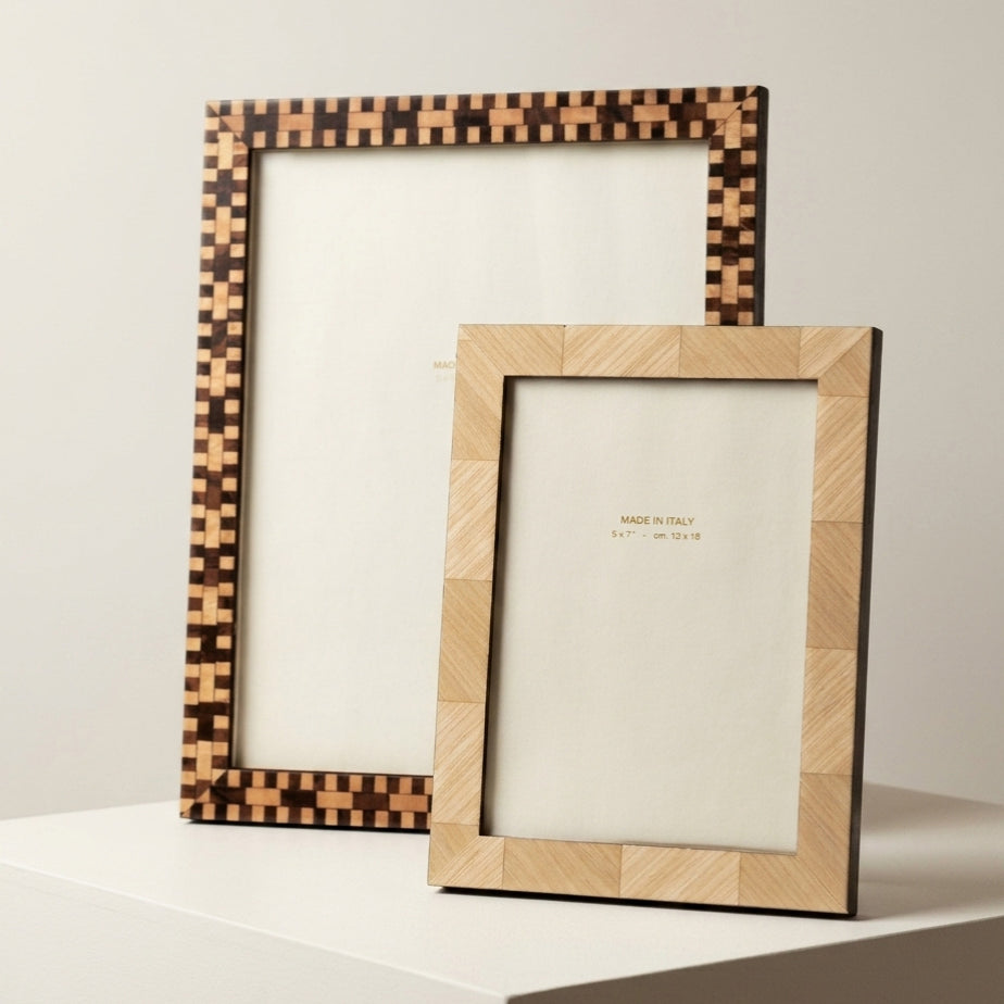 Handmade Italian walnut photo frame – landscape