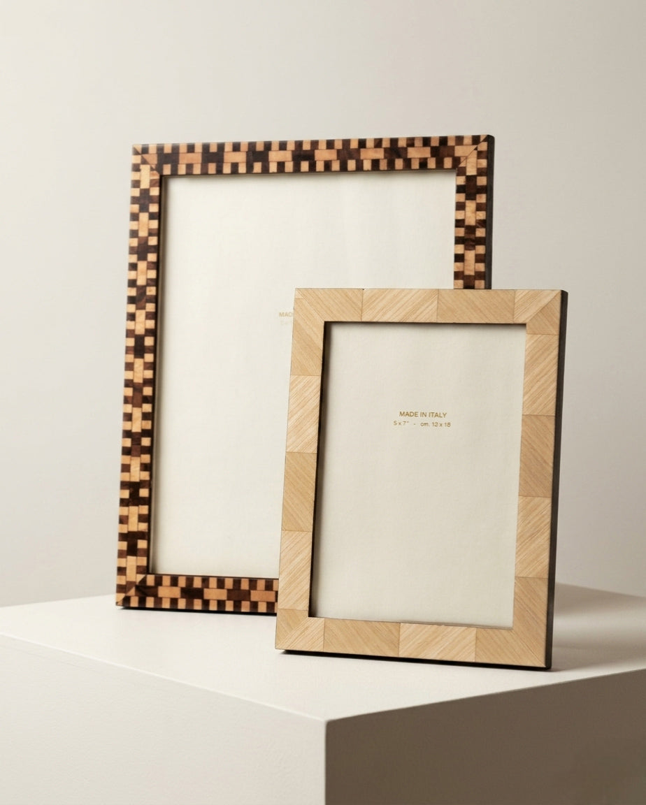 Handmade Italian walnut photo frame – landscape