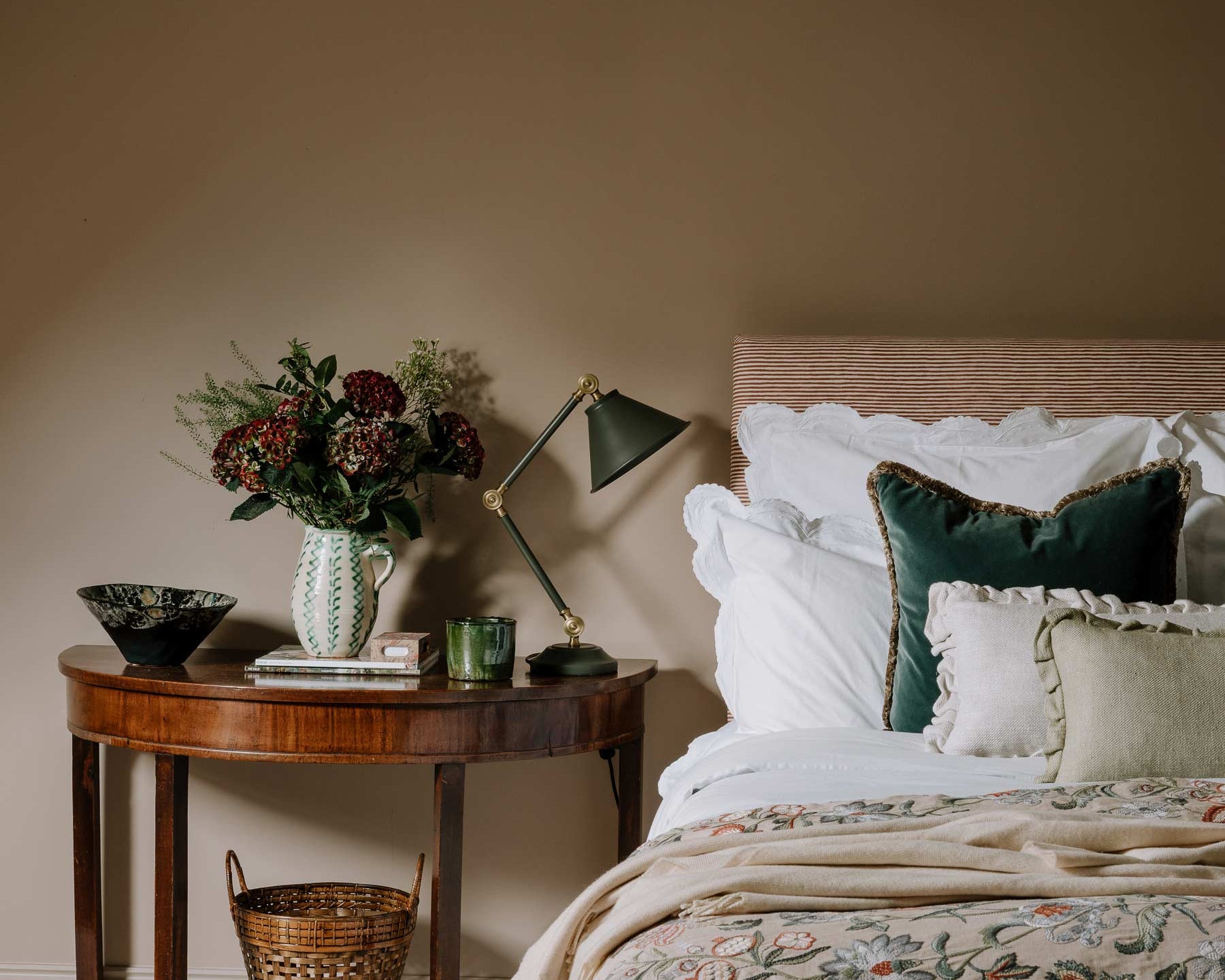Extra‑large cream Merino throw draped over bed– Anbôise