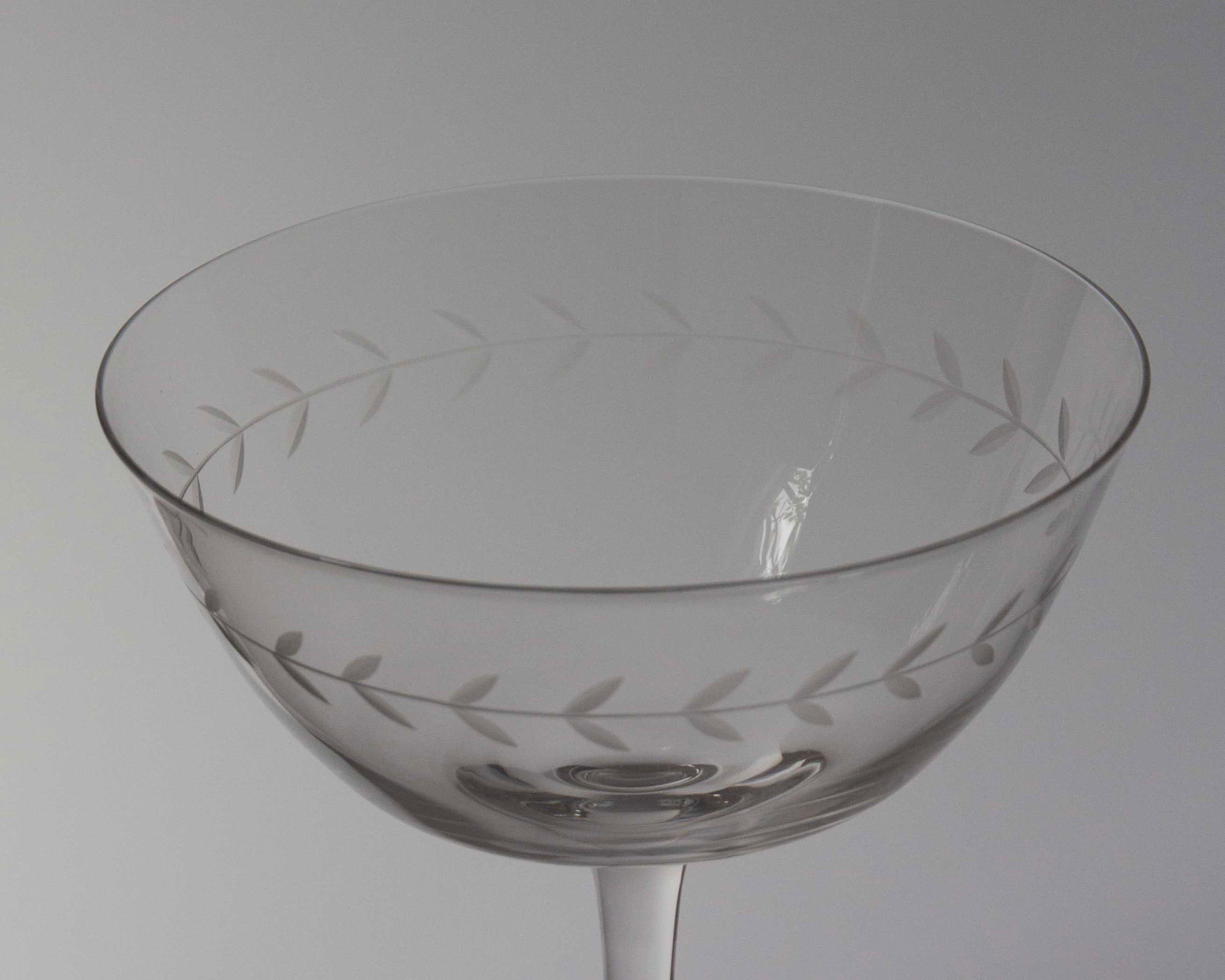 Set of four delicately decorated cocktail glasses | Anboise