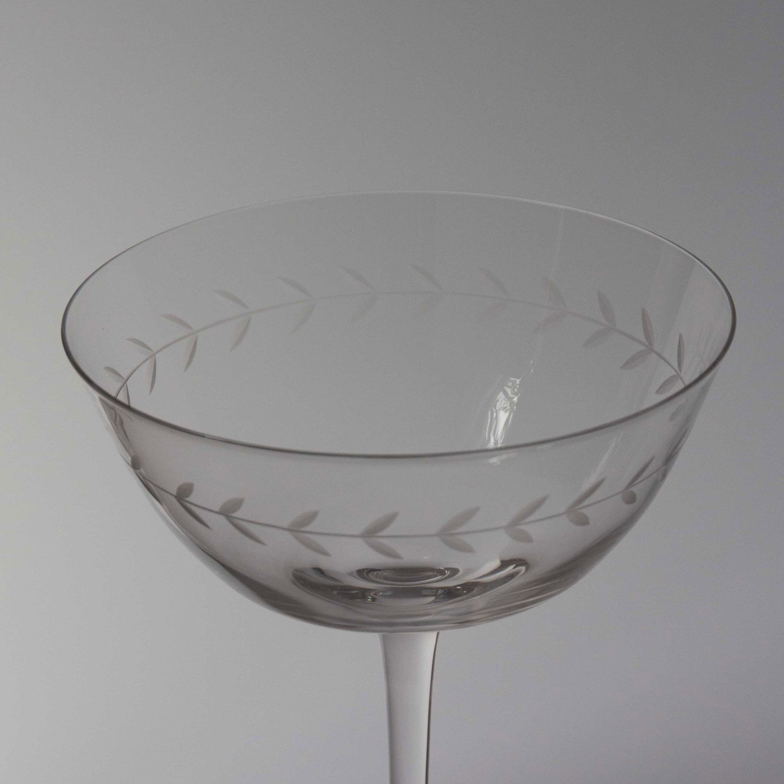 Set of four delicately decorated cocktail glasses | Anboise