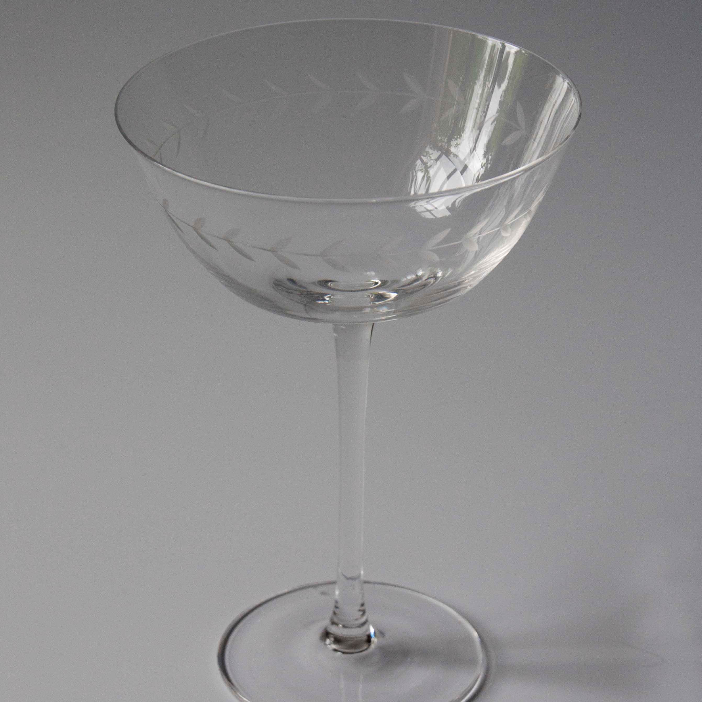 Set of four delicately decorated cocktail glasses | Anboise