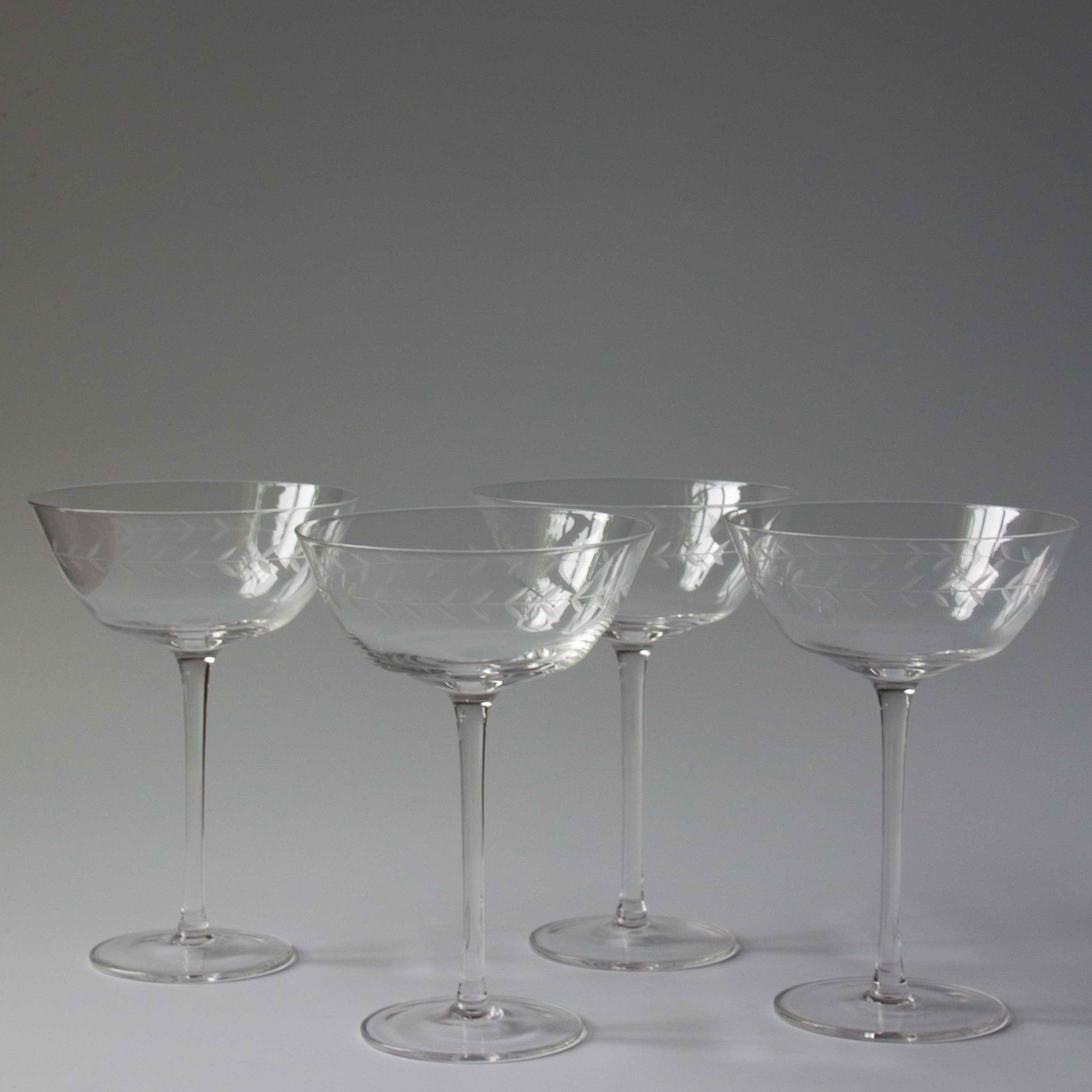 Set of four delicately decorated cocktail glasses | Anboise
