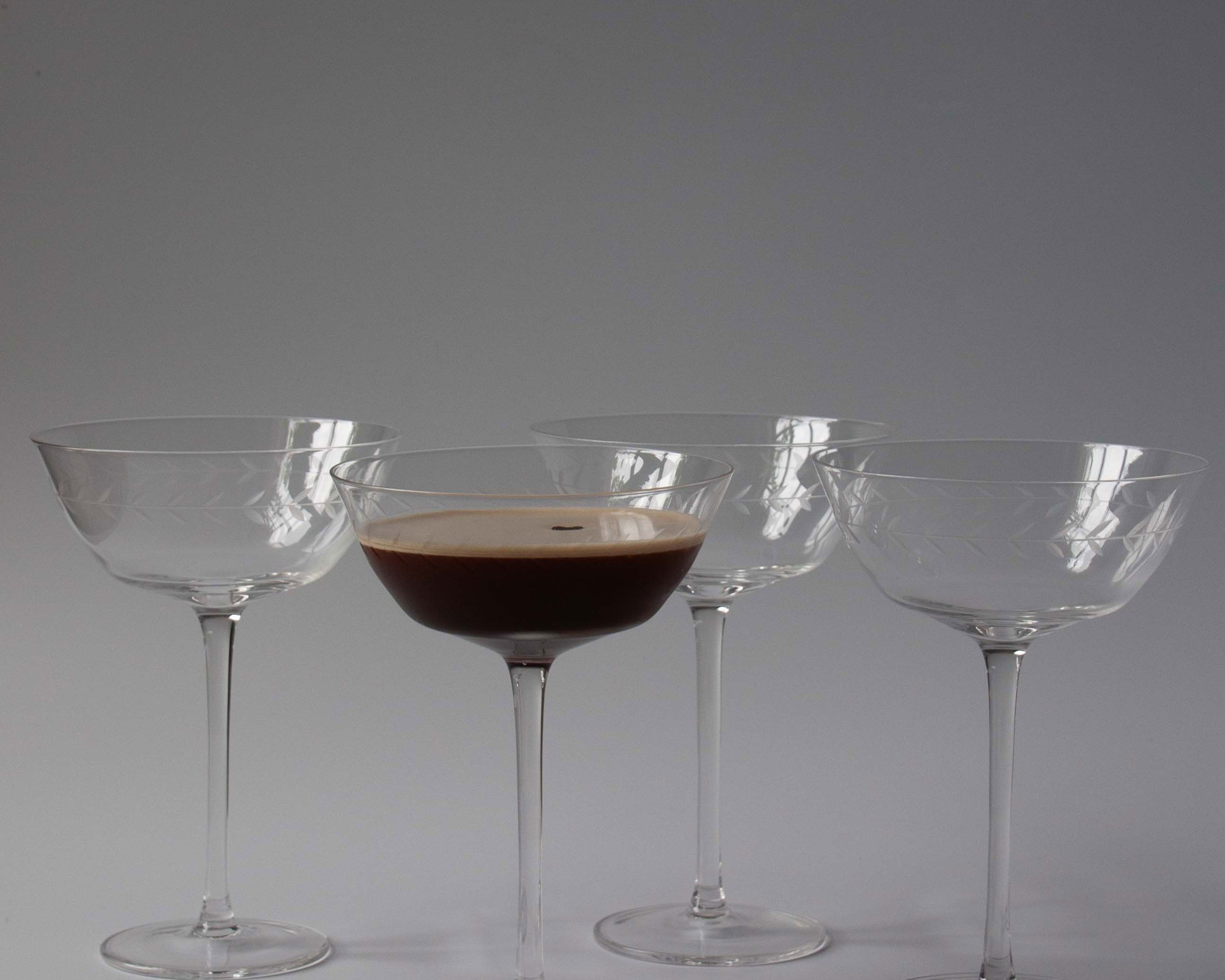 Set of four delicately decorated cocktail glasses | Anboise
