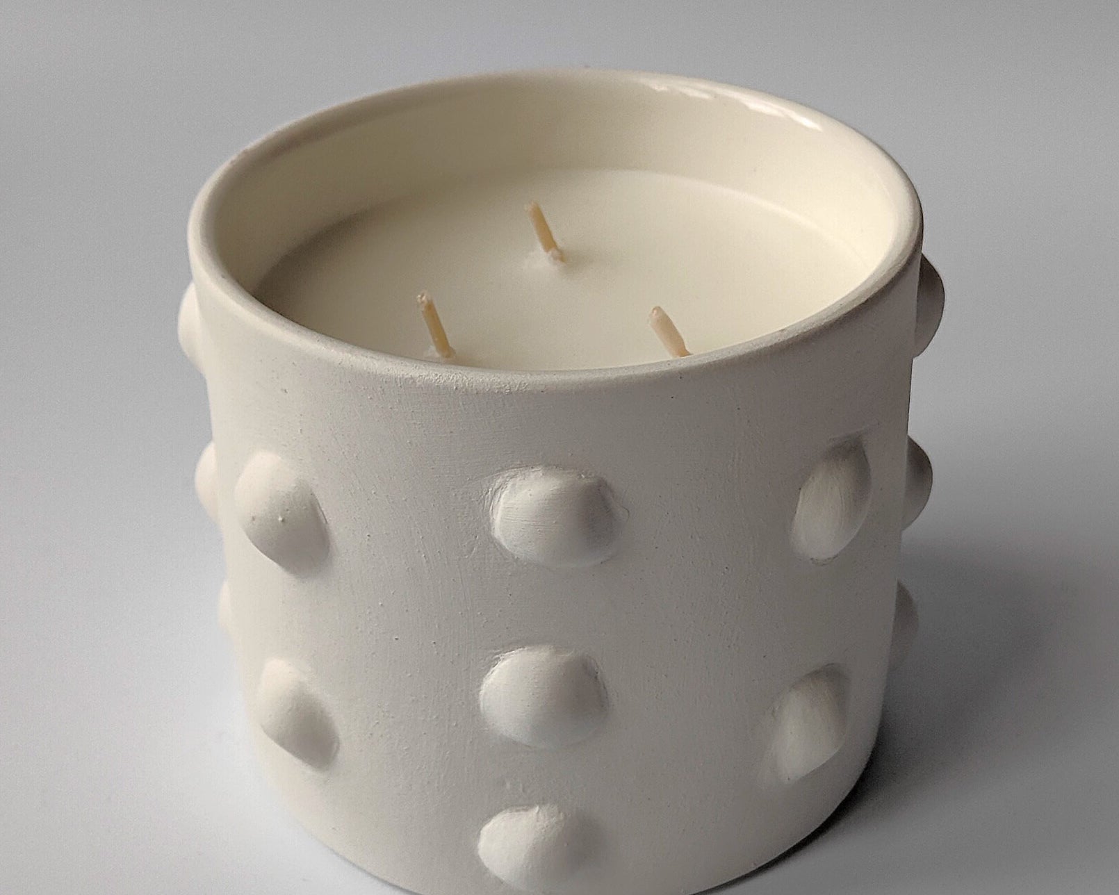 Handmade White Amber Scented Candle - Medium | Anboise