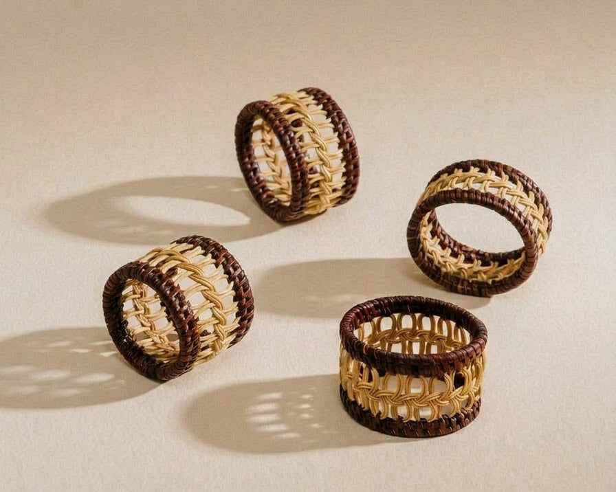 Four woven napkin rings with burgundy accents | Anboise