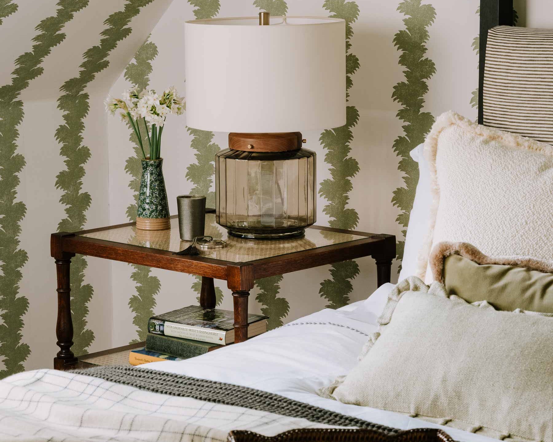 Octavia Glass Table Lamp | Anboise Lighting