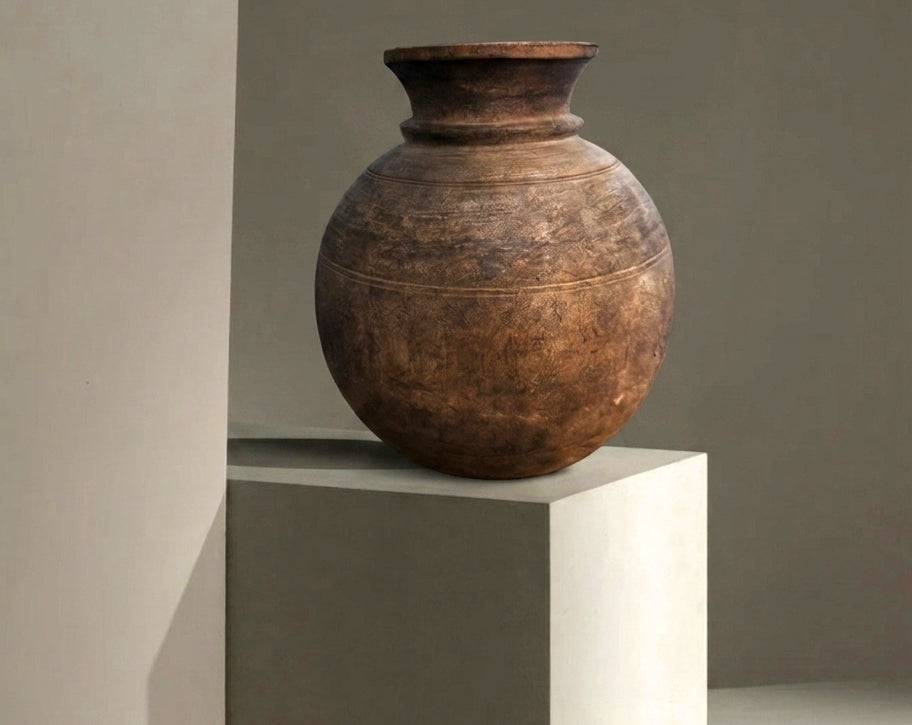 Meadow hand‑carved wooden decorative vase with rounded form – Anboise