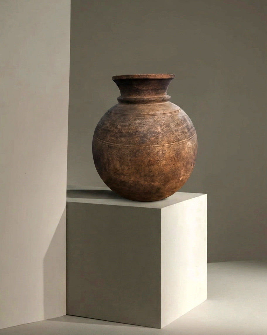 Meadow hand‑carved wooden decorative vase with rounded form – Anboise