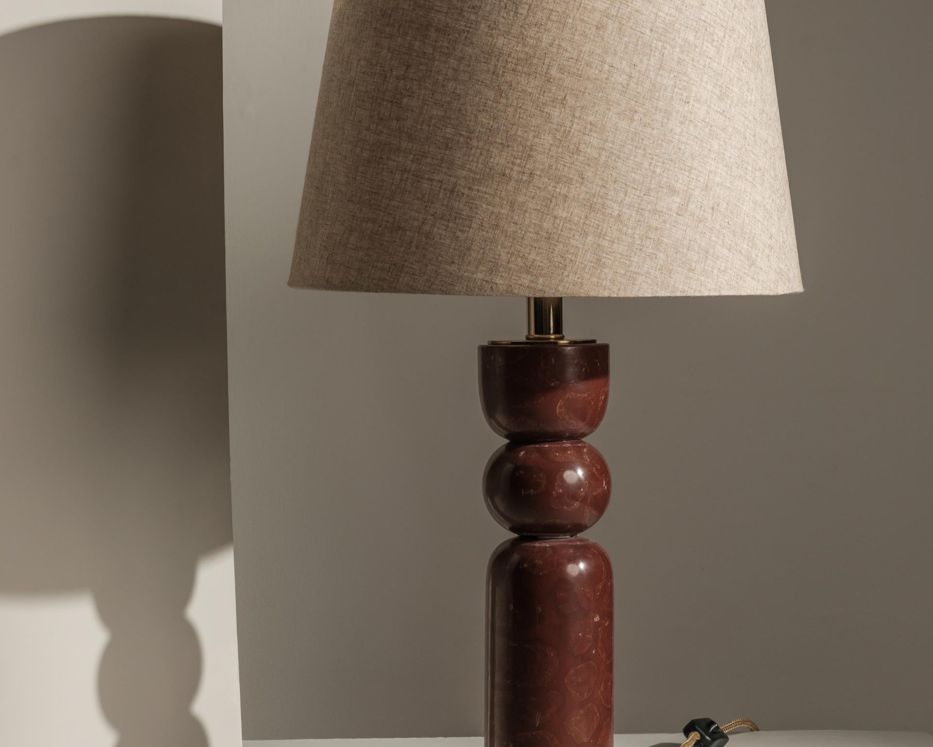 Esme sculptural marble table lamp with linen shade – Anboise