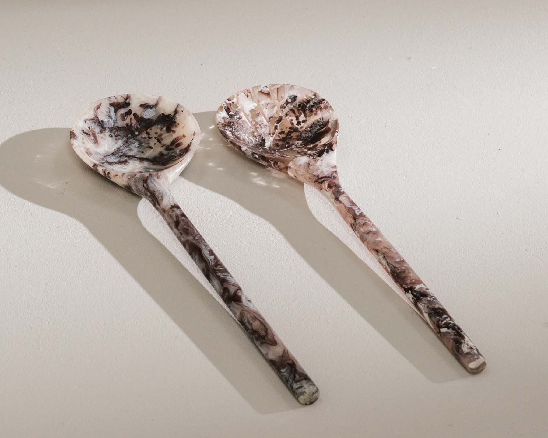 Handcrafted resin serving utensils with graphic contrast - Anboise