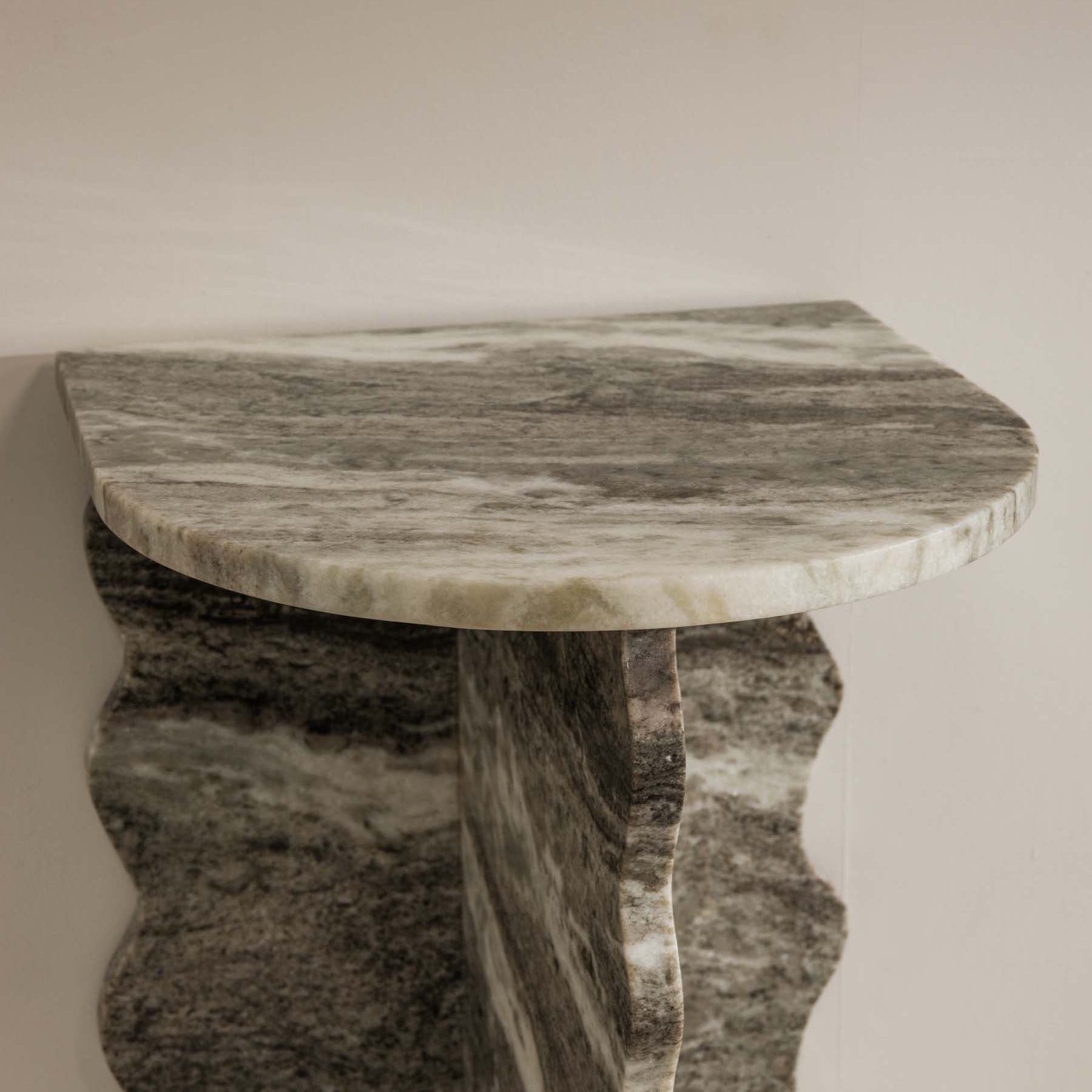 Close‑up of scalloped marble base and natural veining - Anboise