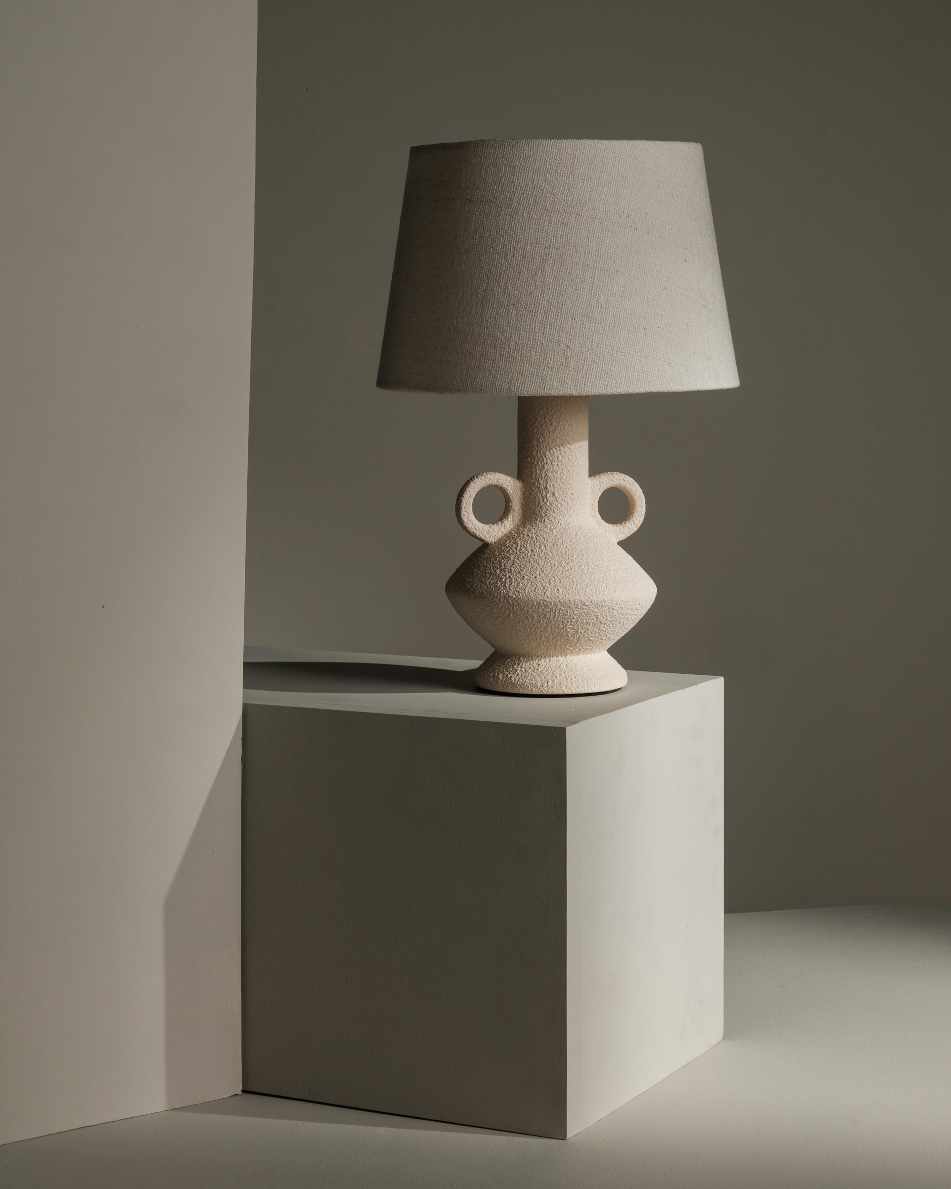 Helen textured off‑white ceramic table lamp with linen shade – Anboise