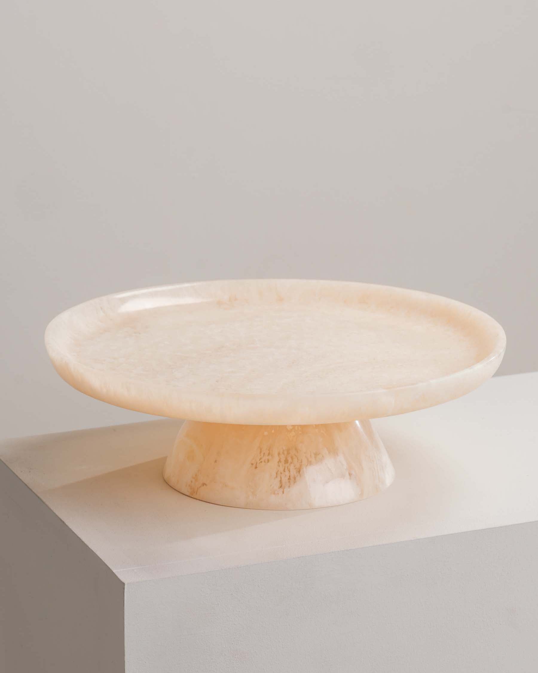 Helena resin cake stand with soft swirling tones – Anboise

