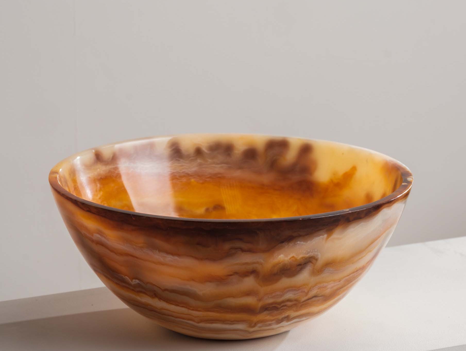 Kamryn amber resin decorative bowl with marbled patterns – Anboise
