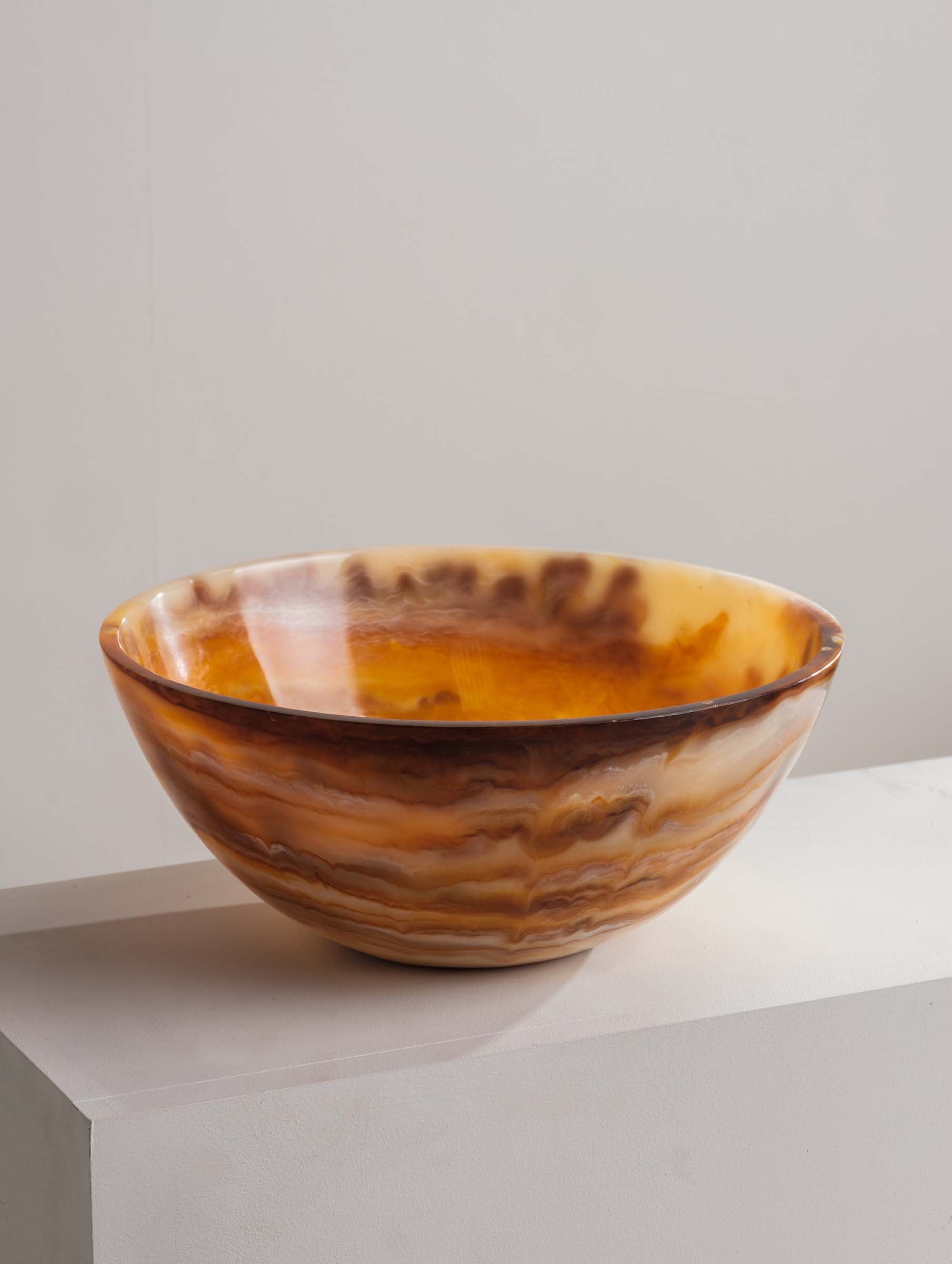 Kamryn amber resin decorative bowl with marbled patterns – Anboise