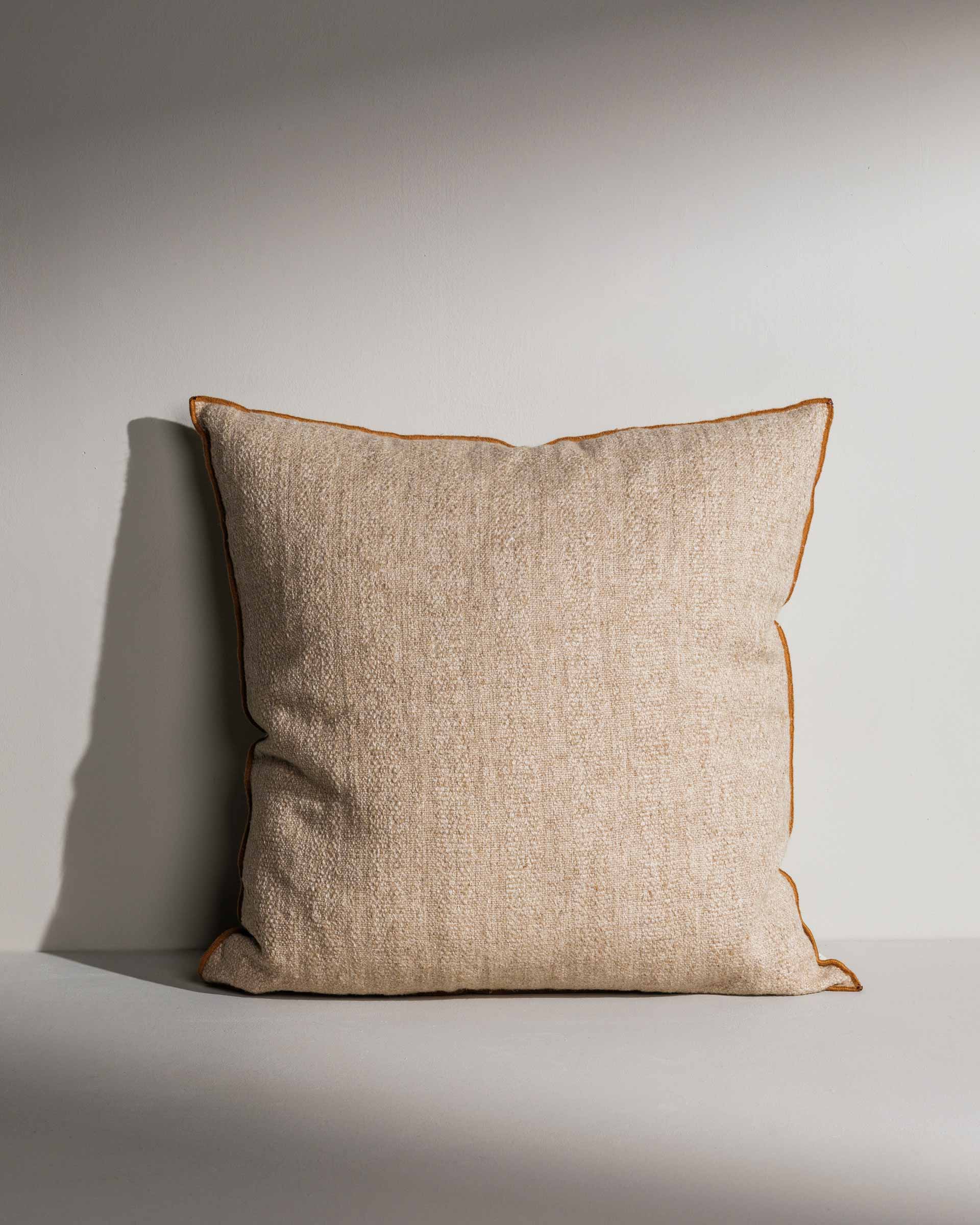 Katie woven cream cushion with contrast piping – Anboise