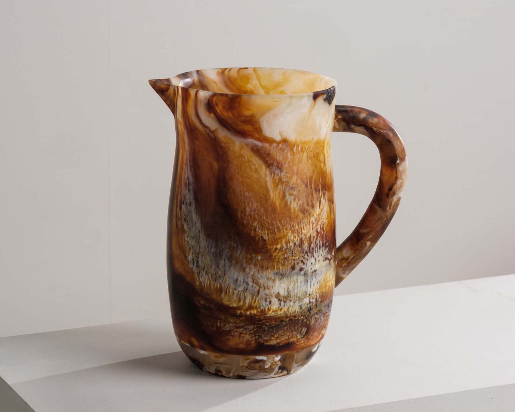 Kensley amber resin jug with natural swirling patterns – Anboise