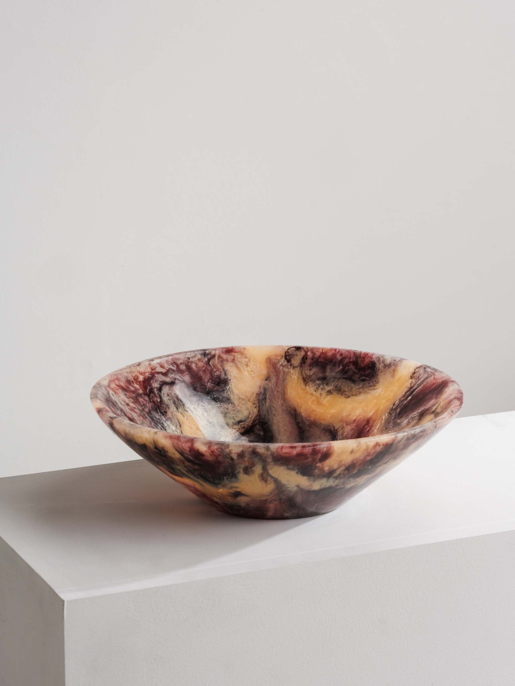 Kora marbled resin bowl with burgundy, beige and deep tones – Anboise