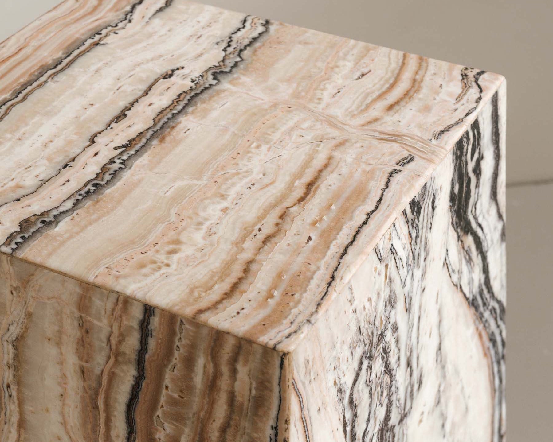 Close‑up of bold Travertine veining and natural colour variation - Anboise