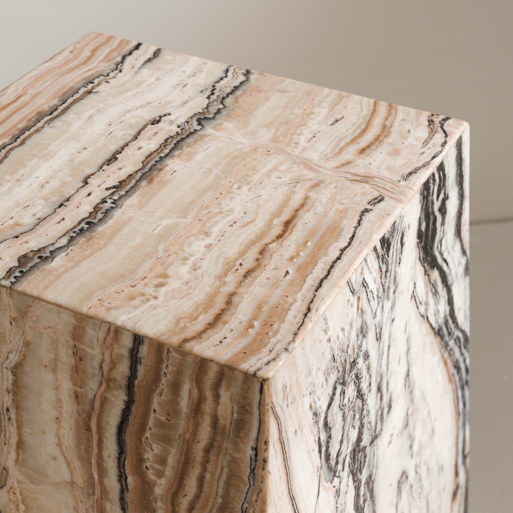 Close‑up of bold Travertine veining and natural colour variation - Anboise