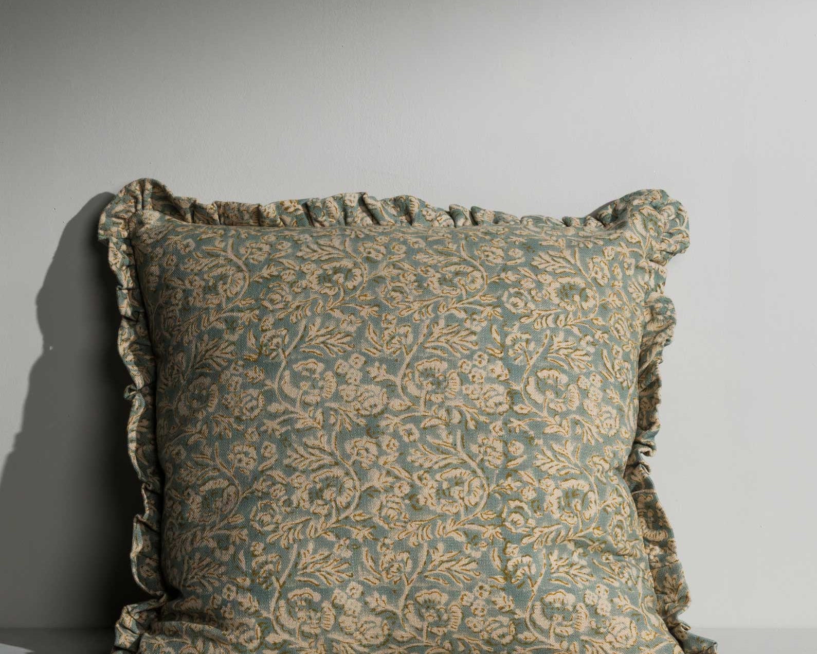Nayeli hand block printed cushion with frilled edge – Anboise