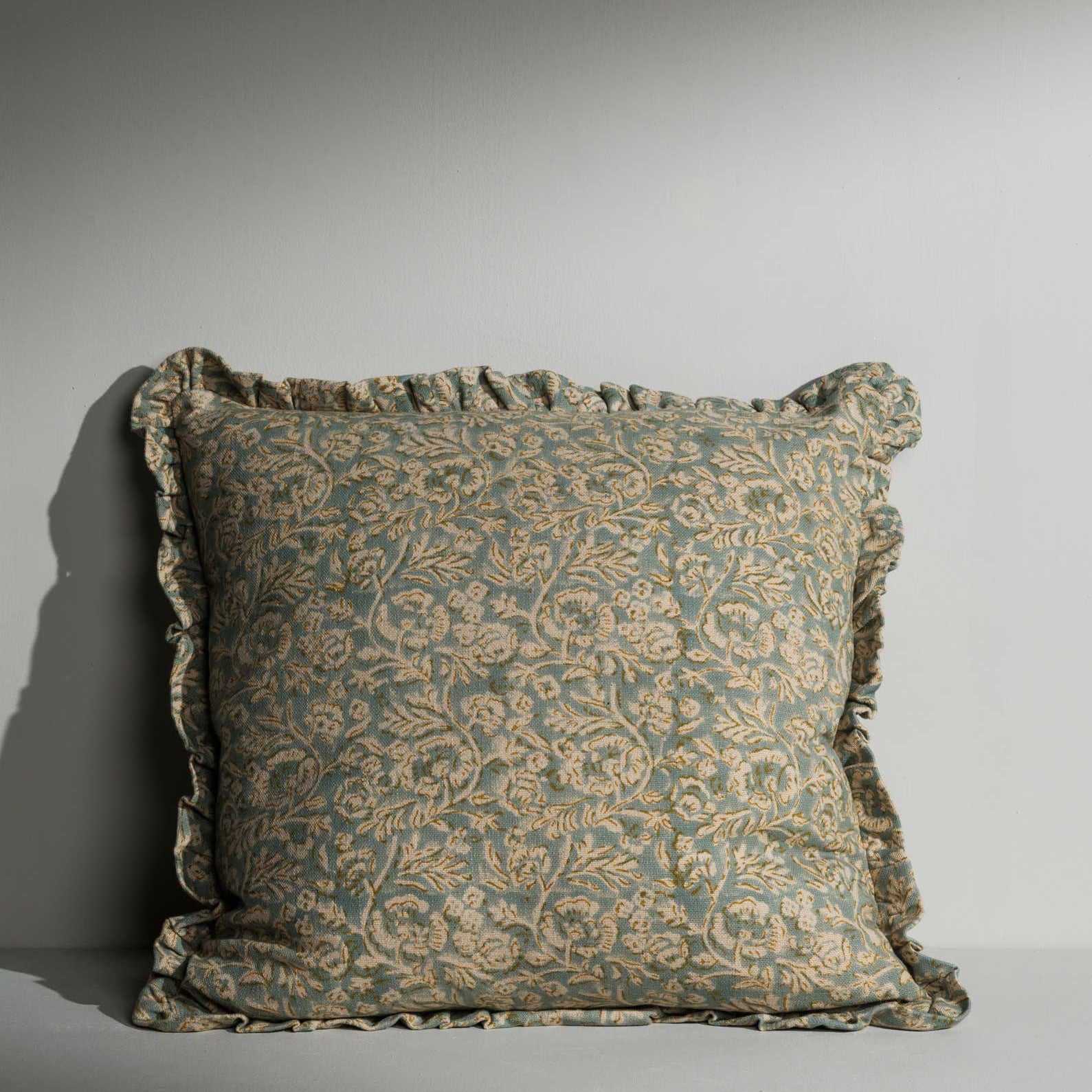 Nayeli hand block printed cushion with frilled edge – Anboise