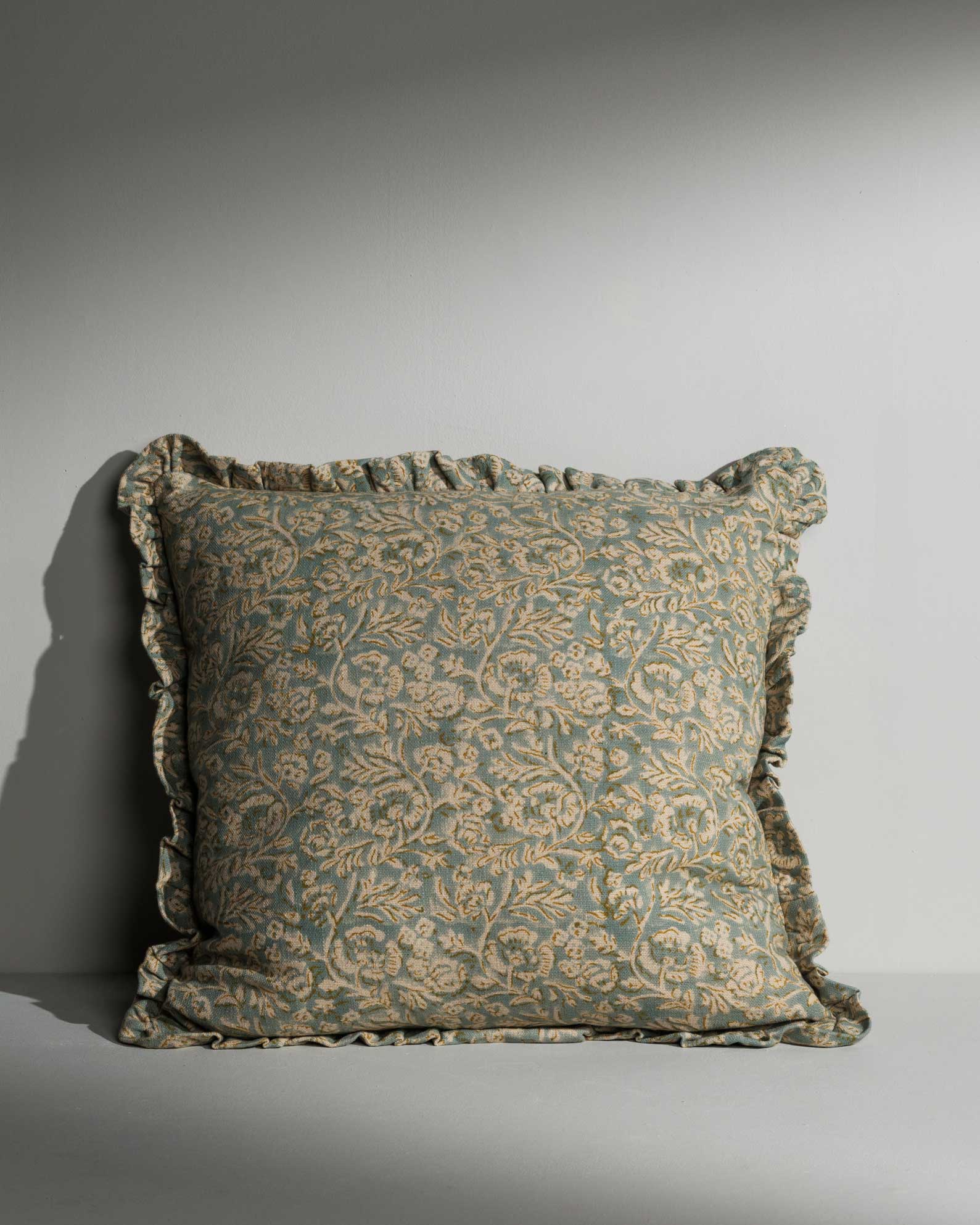 Nayeli hand block printed cushion with frilled edge – Anboise