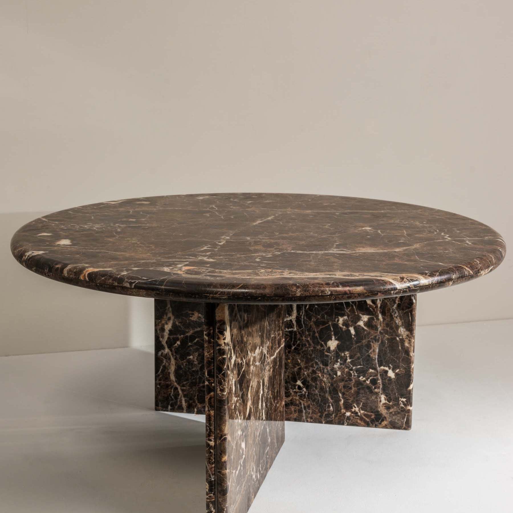 Solid marble centrepiece with timeless, elegant silhouette