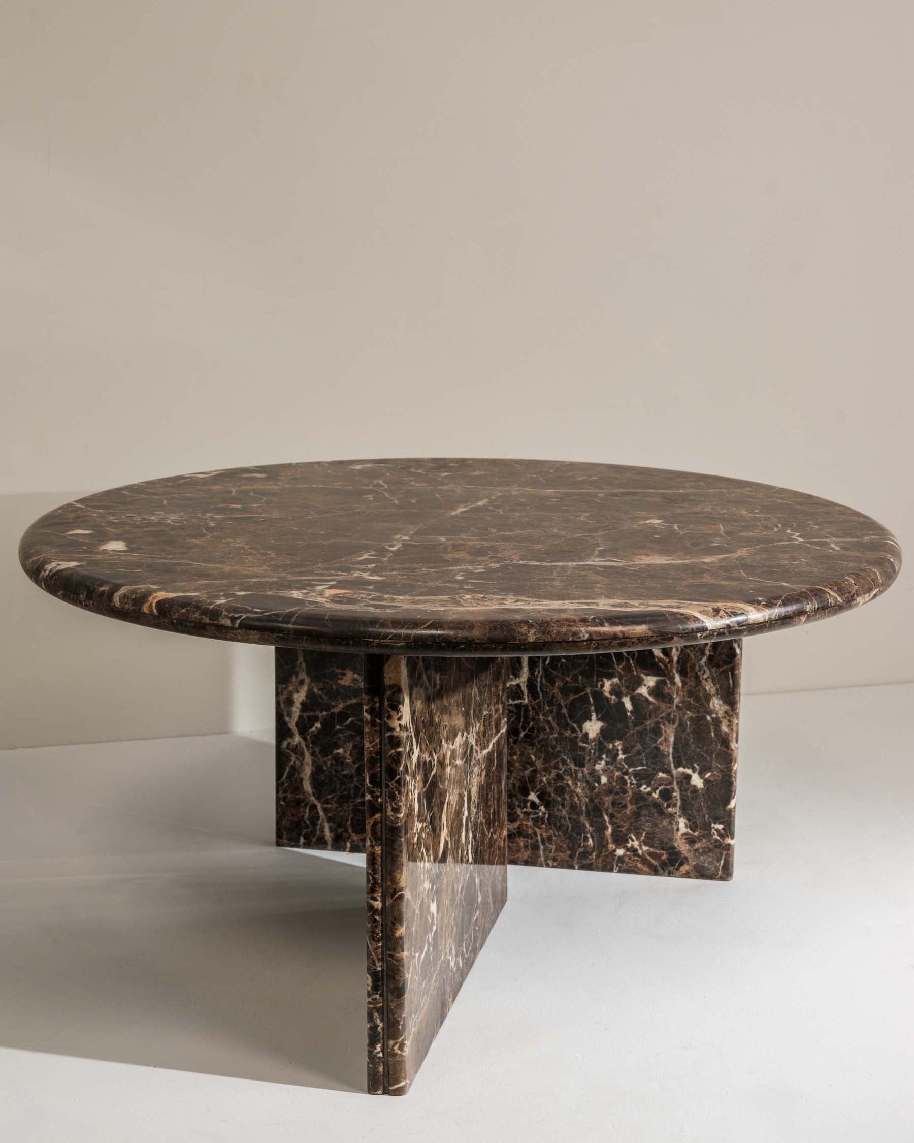 Solid marble centrepiece with timeless, elegant silhouette