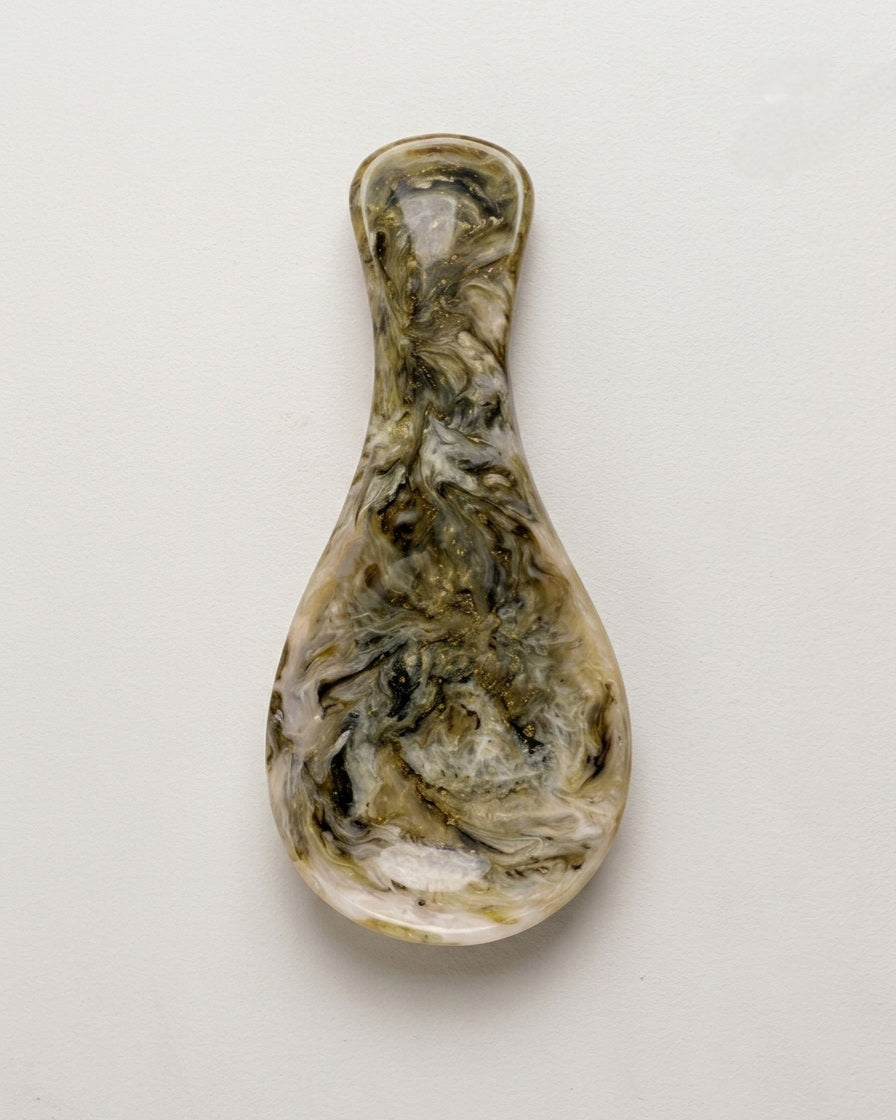 Decorative marbled resin spoon holder in green and neutral tones | Anboise