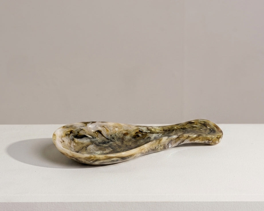 Anya Marbled Green Resin Spoon Rest with sculptural curved form – Anboise