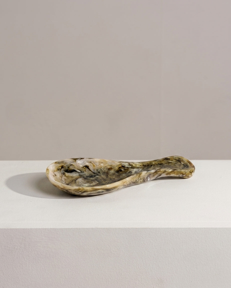 Anya Marbled Green Resin Spoon Rest with sculptural curved form – Anboise