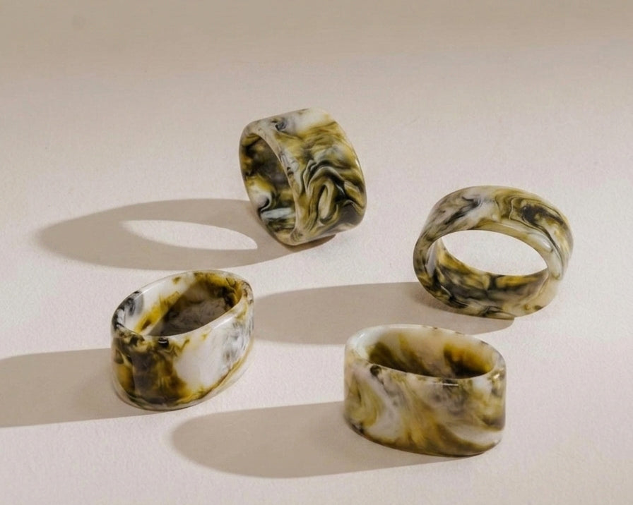 Anya Green Resin Napkin Rings – marbled finish – set of four – Anboise