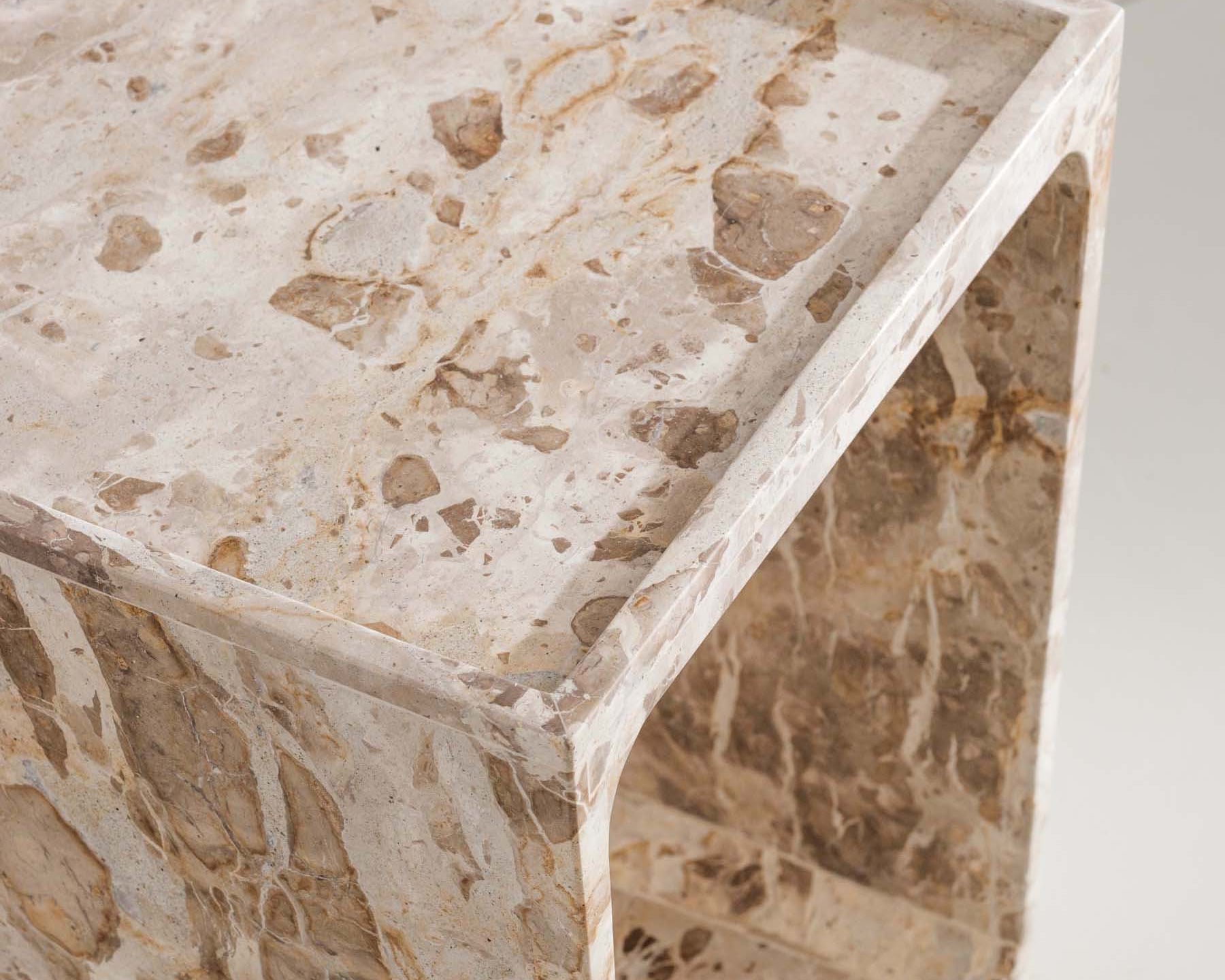 Close‑up of the Fernande marble beside table - Anboise