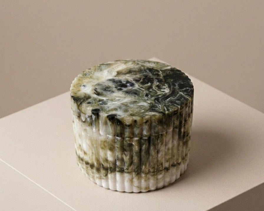 Liberty Lidded Green Resin Pot with marbled finish and ribbed sides – Anboise