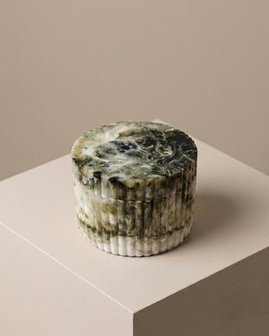Liberty Lidded Green Resin Pot with marbled finish and ribbed sides – Anboise