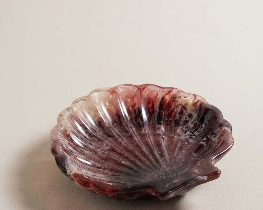 Mara Decorative Shell Dish in marbled resin with scallop form – Anboise