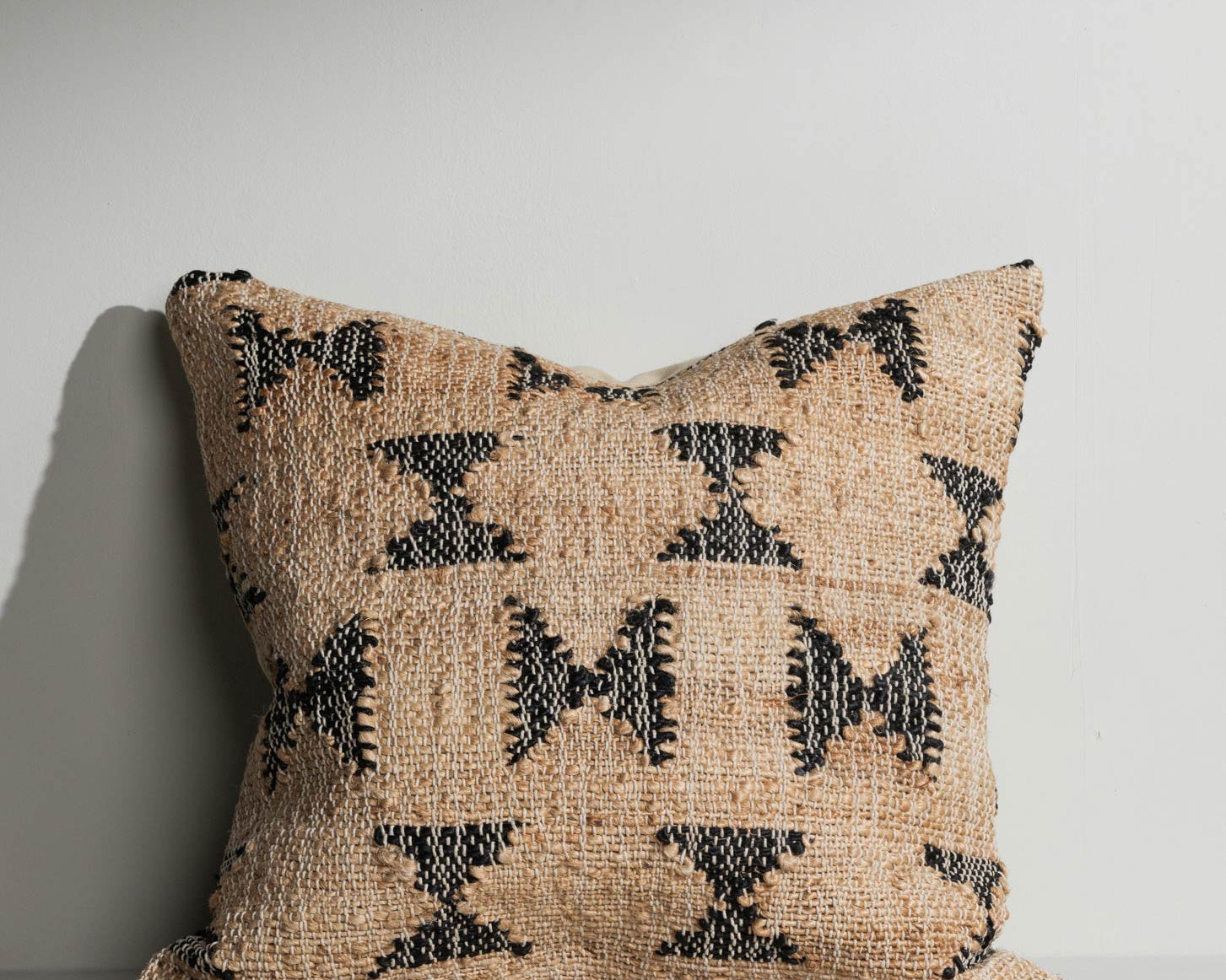 Miranda square woven patterned cushion – Anboise