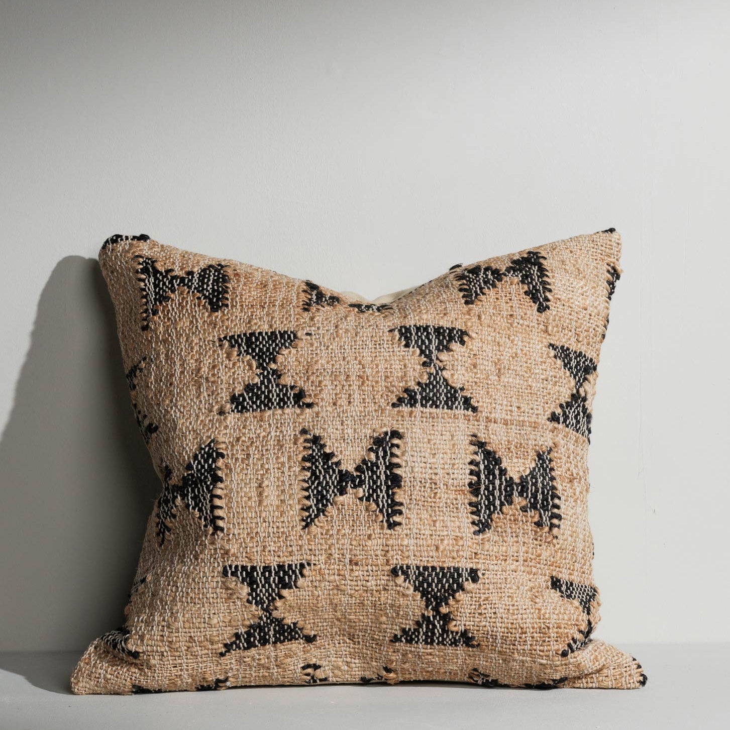 Miranda square woven patterned cushion – Anboise