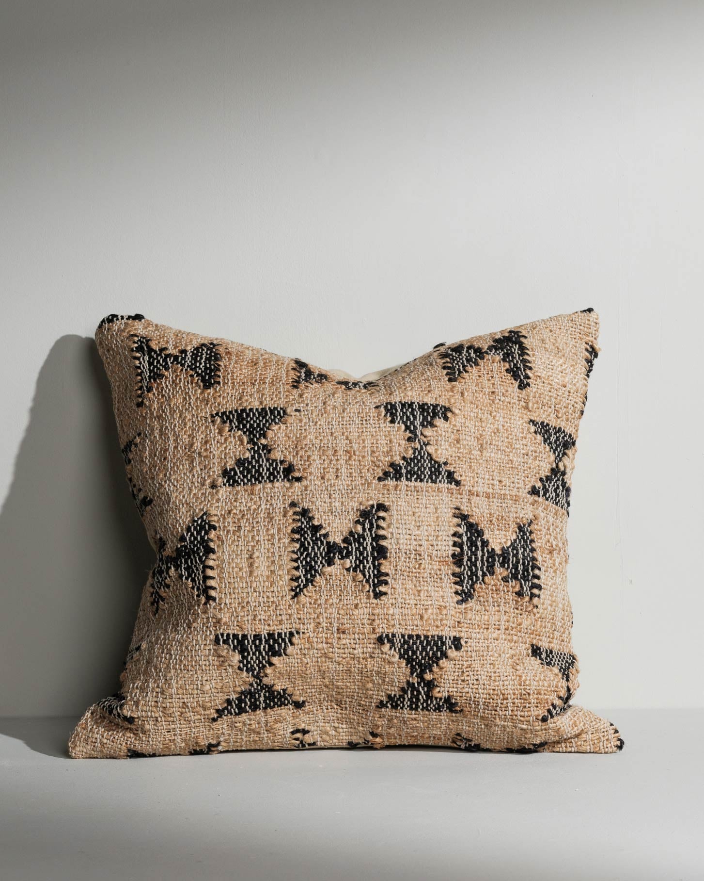 Miranda square woven patterned cushion – Anboise