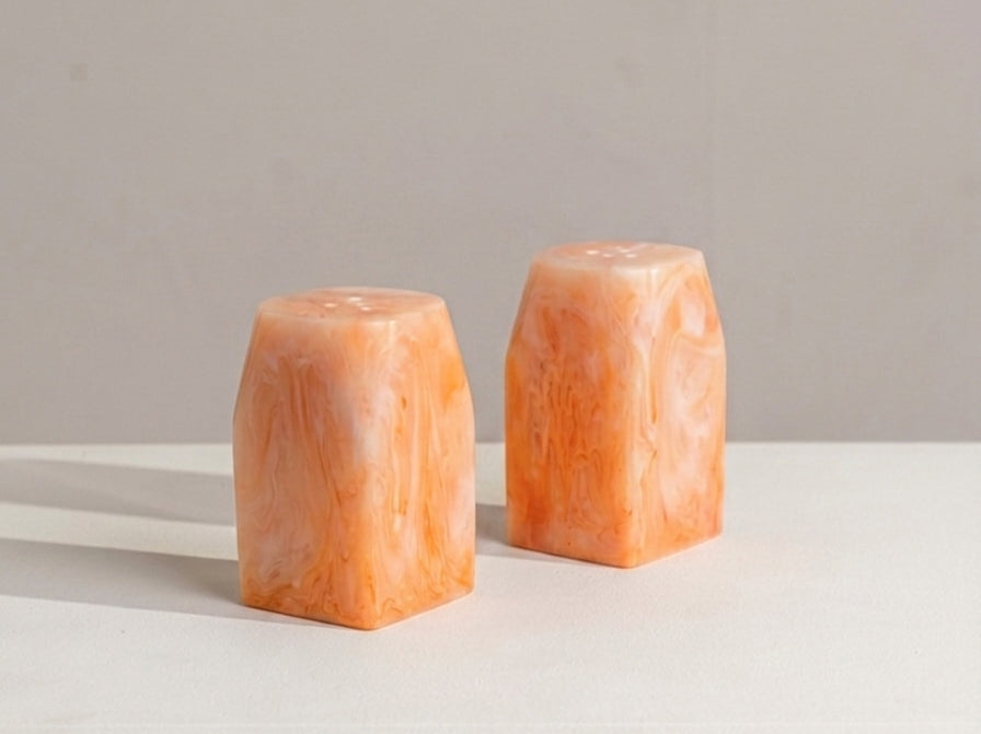 Serena salt and pepper cellars in apricot and cream resin – Anboise
