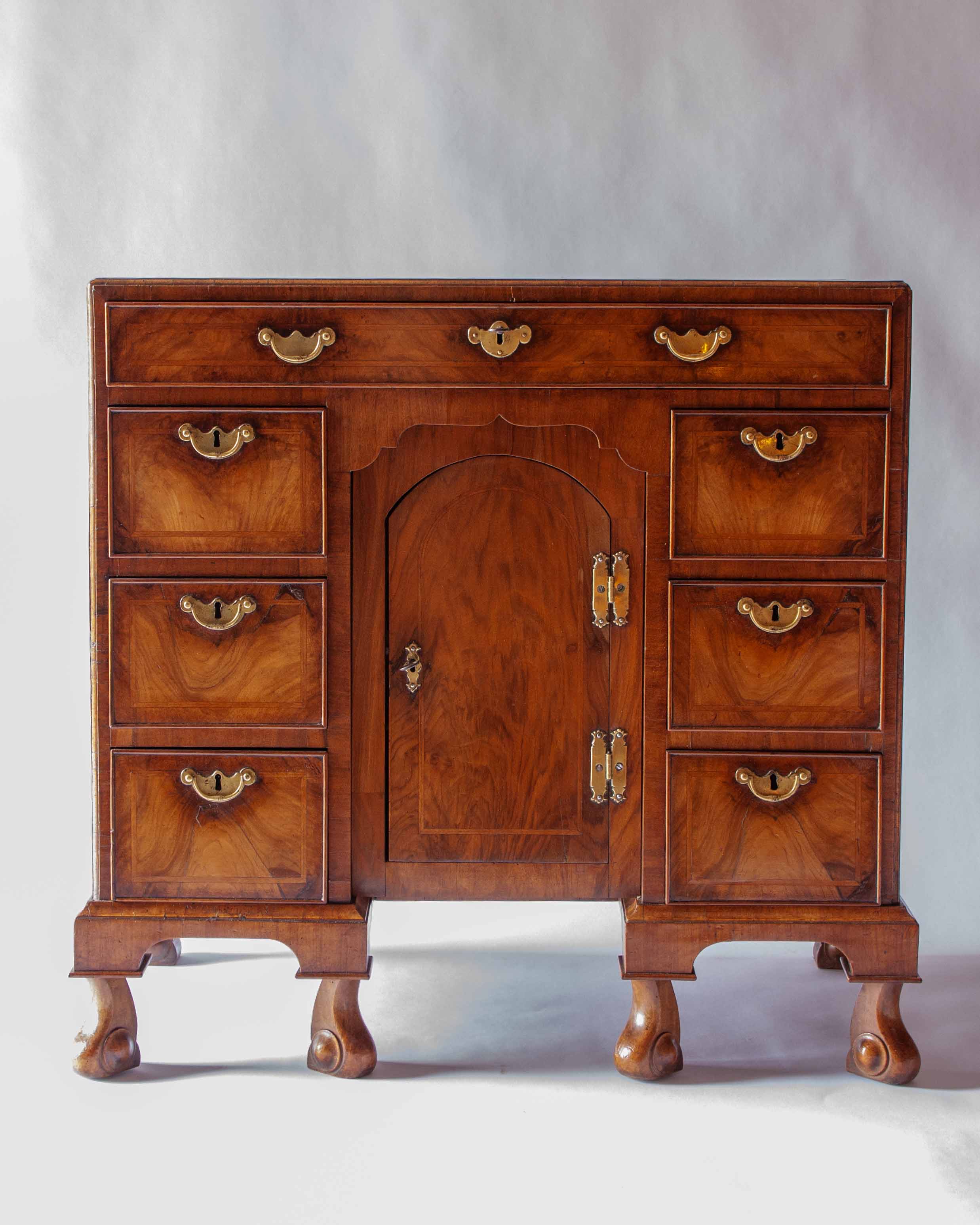 George II Veneered Walnut Kneehole Desk / Dressing Table