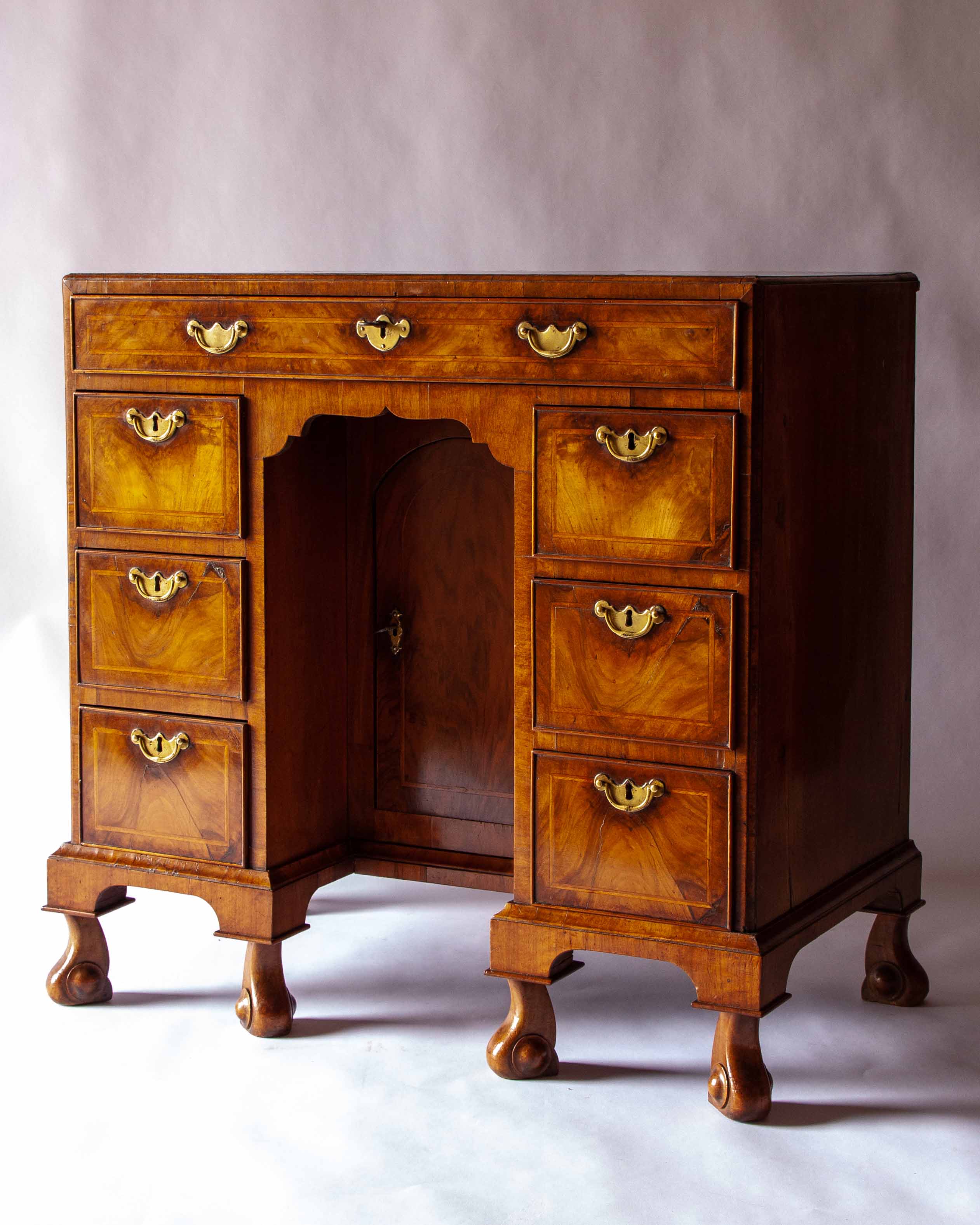 George II Veneered Walnut Kneehole Desk / Dressing Table
