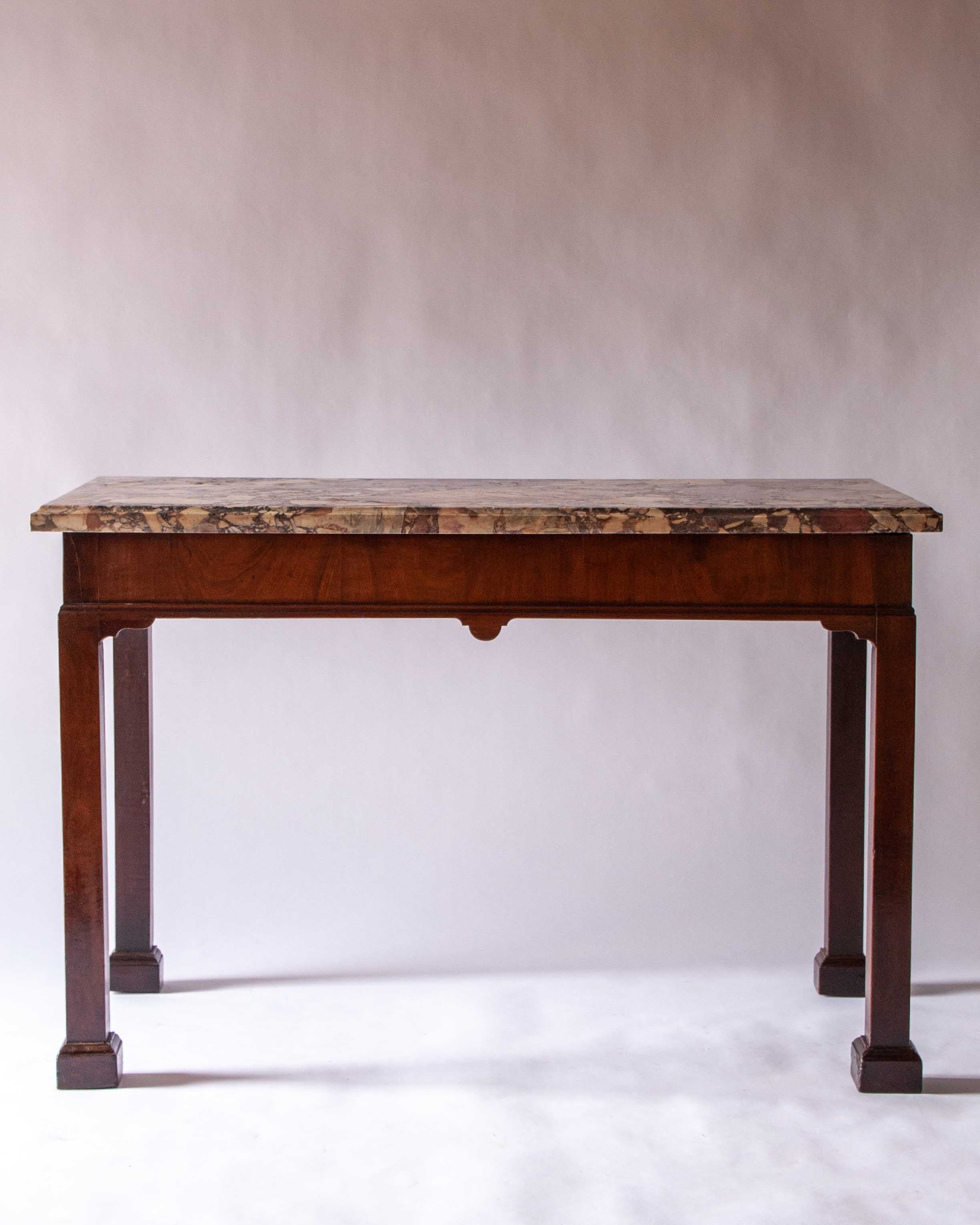 Tavolino con piano in marmo Giorgio II
