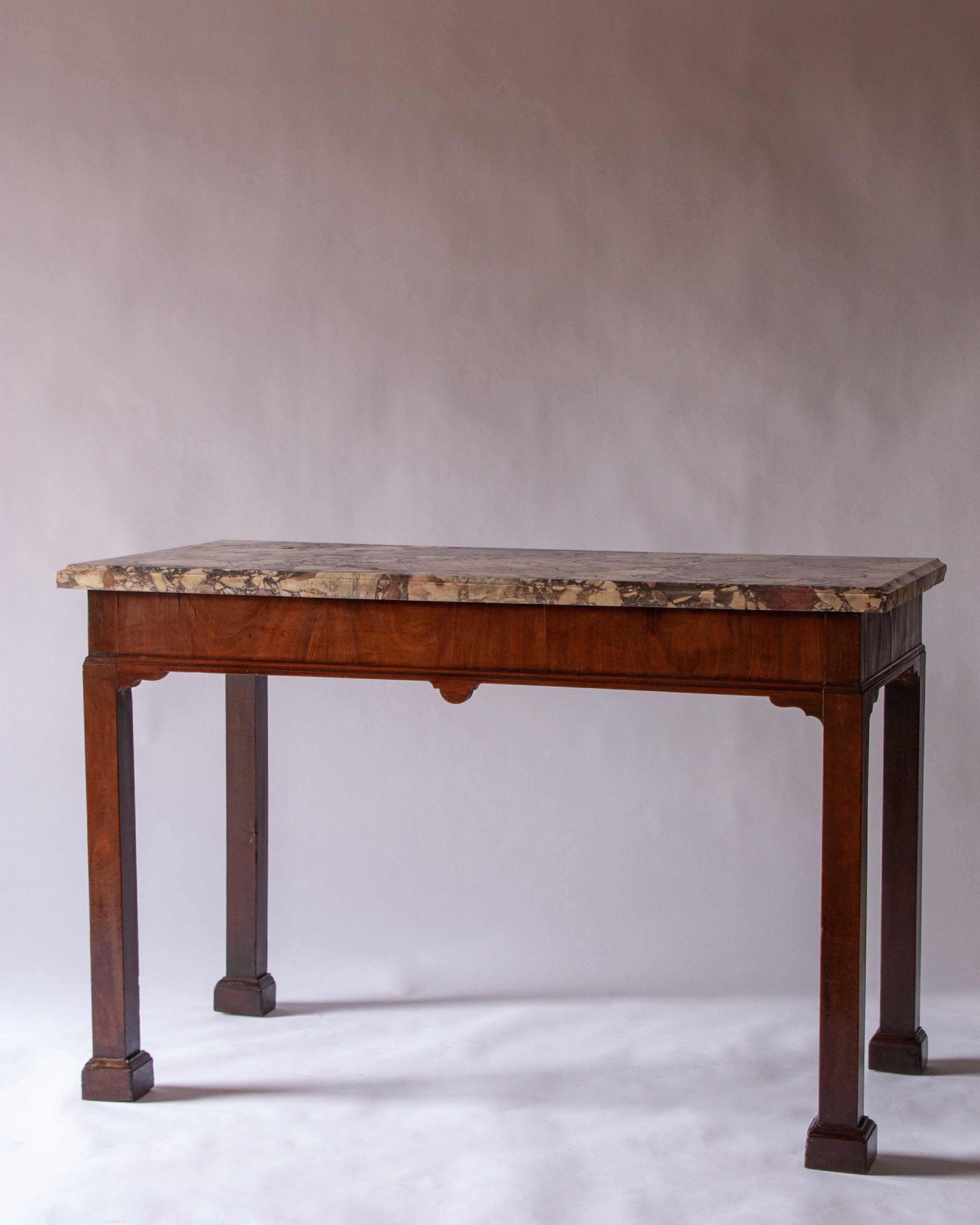 Tavolino con piano in marmo Giorgio II